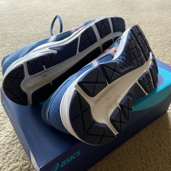 ASICS women's sneakers - Picture 3 of 3